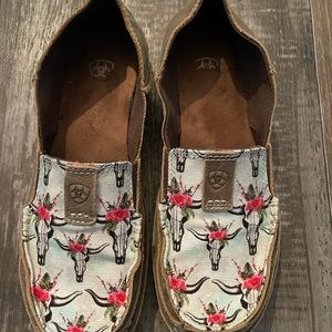 Pre owned - Women’s size 8.5 Ariat Shoes